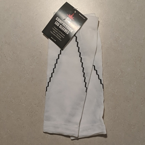 🆓White & Black Compression Leg Sleeves - Picture 1 of 4
